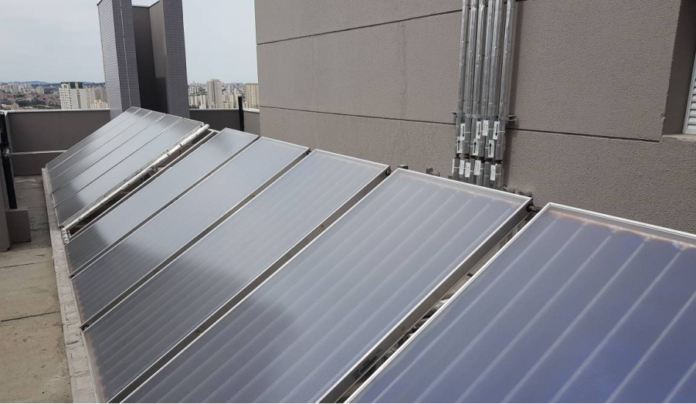 economizar com aquecedor solar